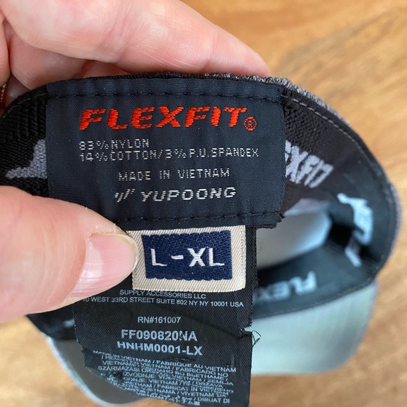 Hurley cap - Size L-Xl - flexfit - great condition - Picture 2 of 2